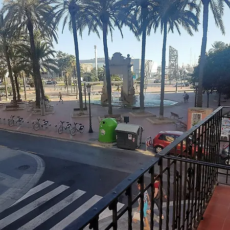 Con Vistas A La Marina Real