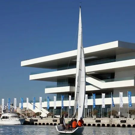 Con Vistas A La Marina Real 아파트
